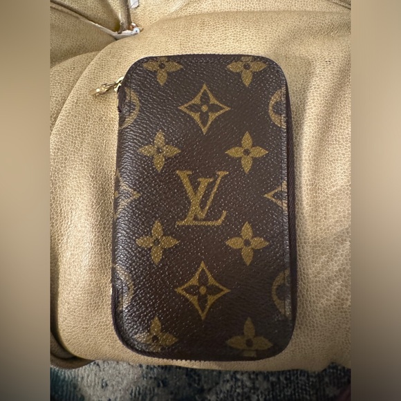 AUTHENTIC Louis Vuitton Monogram Key Cles Case with all 6 hooks present - Picture 4 of 11
